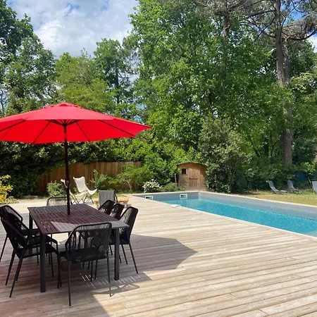 Holiday home Le Bois De La Hutte - Piscine Privee Grayan-et-l'Hopital